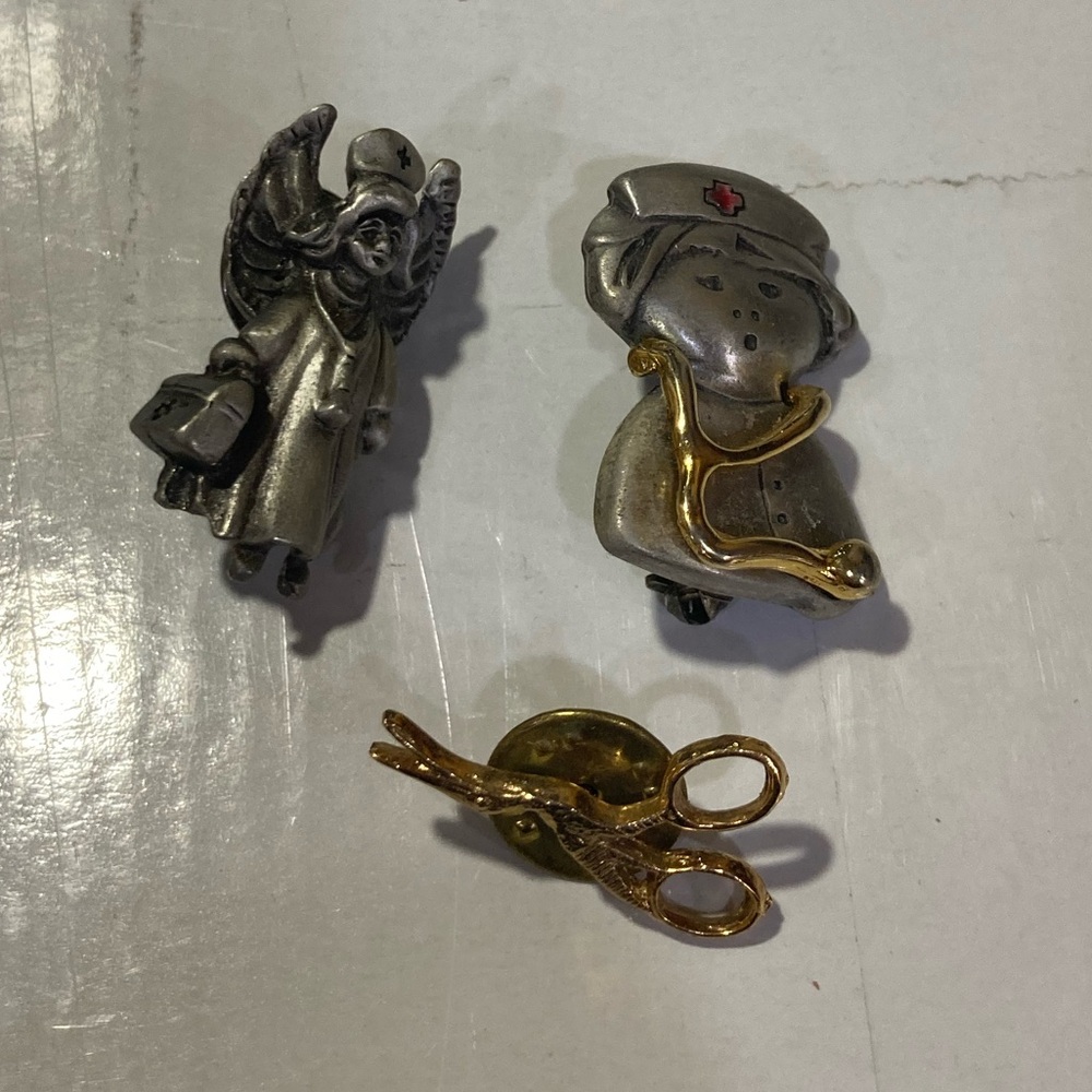 Nursing pins (3)